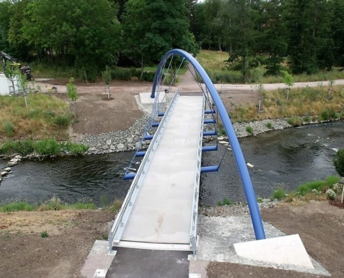 Biegetechnik für eine Fuß- und Radwegbrücke über die Gera-Flussschleife in Erfurt